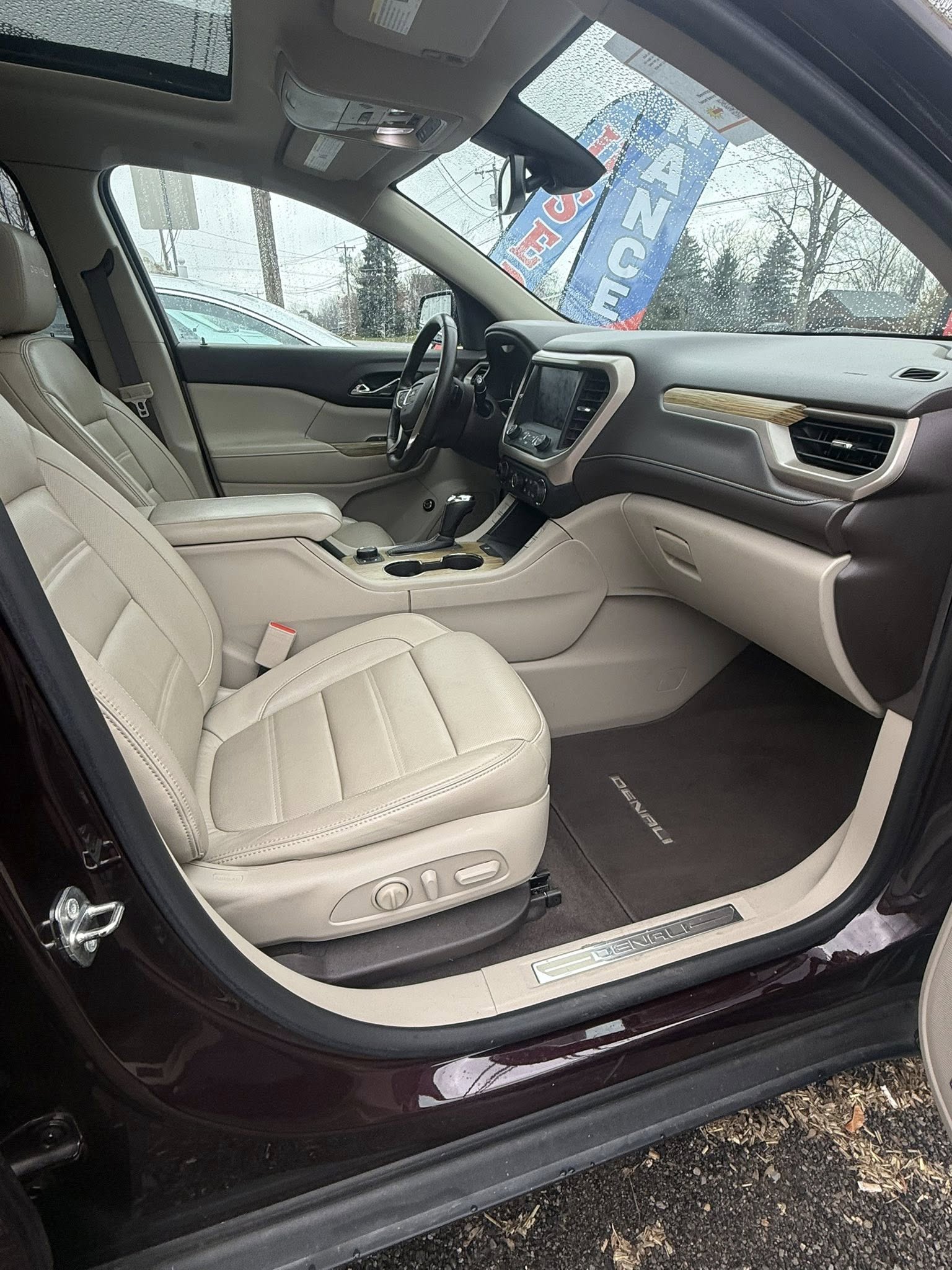 2017 GMC Acadia Denali photo 11