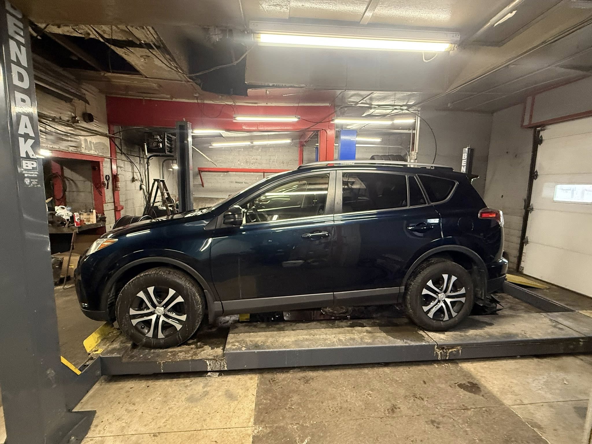 2018 Toyota RAV4 photo 1