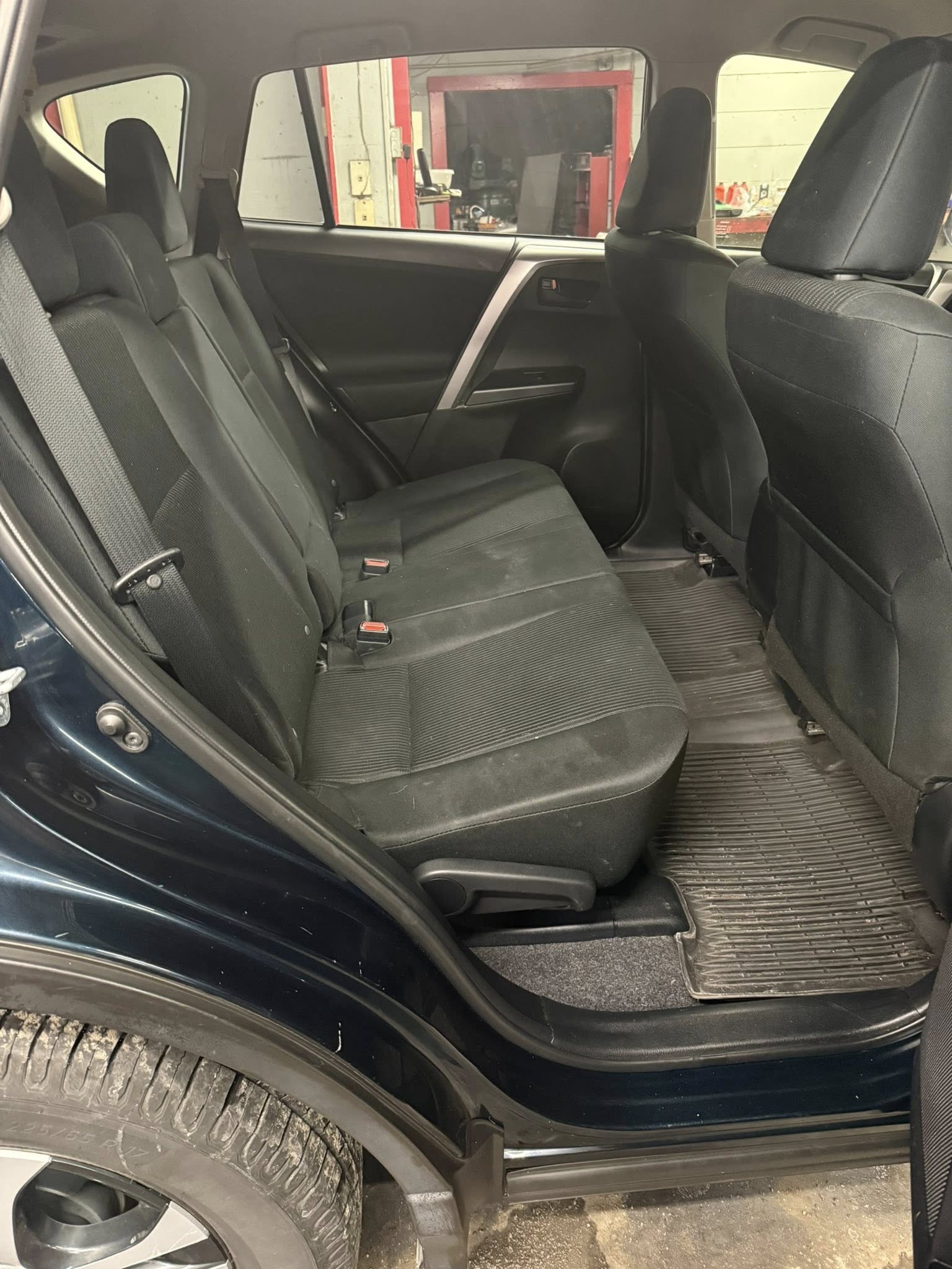 2018 Toyota RAV4 photo 8